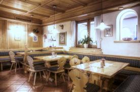 Mals / Burgeis: Gut geführtes Gasthaus mit Zimmern und Privatwohnung zu verkaufen
