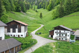 Hof in exklusiver Panoramalage in Proveis zu verkaufen