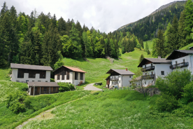 Hof in exklusiver Panoramalage in Proveis zu verkaufen