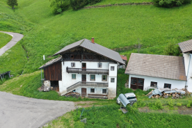 Hof in exklusiver Panoramalage in Proveis zu verkaufen