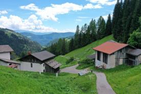 Hof in exklusiver Panoramalage in Proveis zu verkaufen