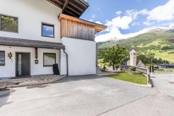 Graun im Vinschgau / Reschen: Wohnhaus mit 2 Wohneinheiten zu verkaufen